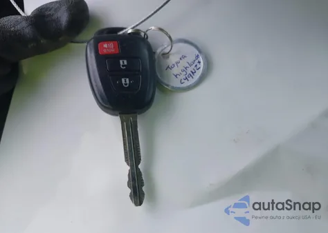 2018 Toyota Highlander Le z USA, uszkodzony, nr VIN 5TDBZRFH1JS896873